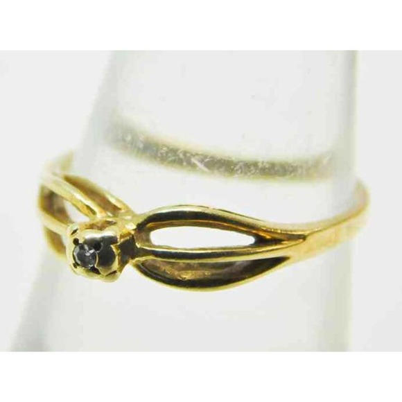 Romantic 10K Yellow Gold Diamond Ring 1.6g
Promise Ring, Sweet 16 ring - Picture 2 of 6